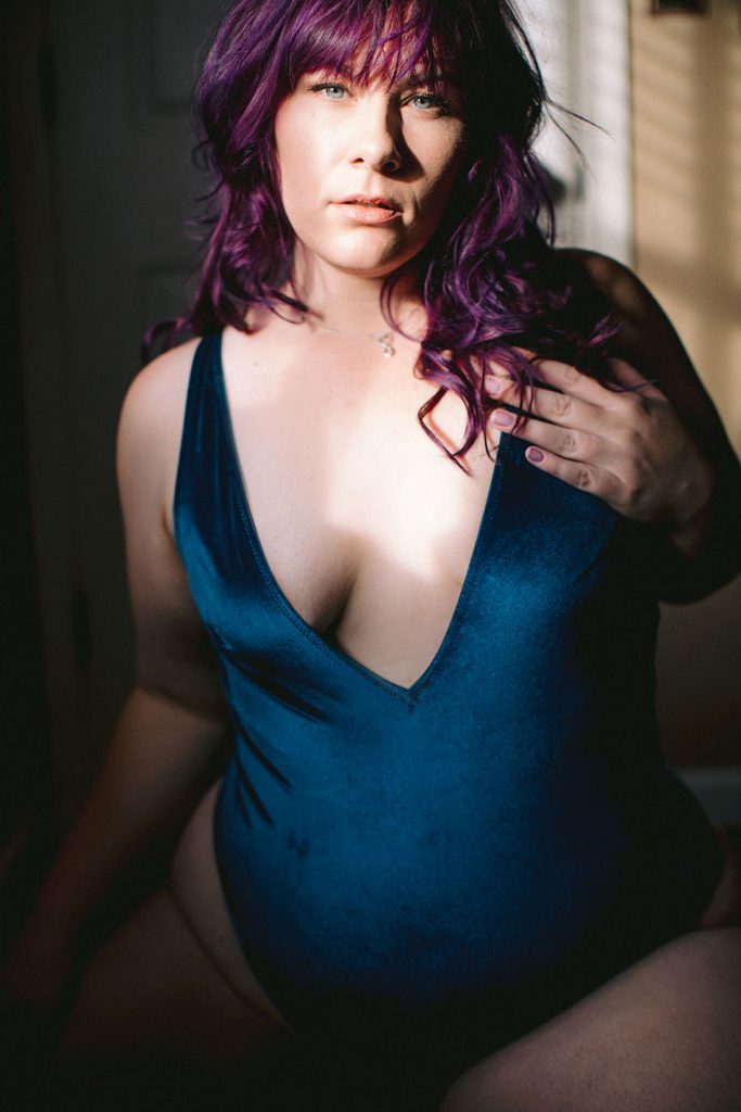 self love advocate and plus size boudoir photographer in the east bay area, california 